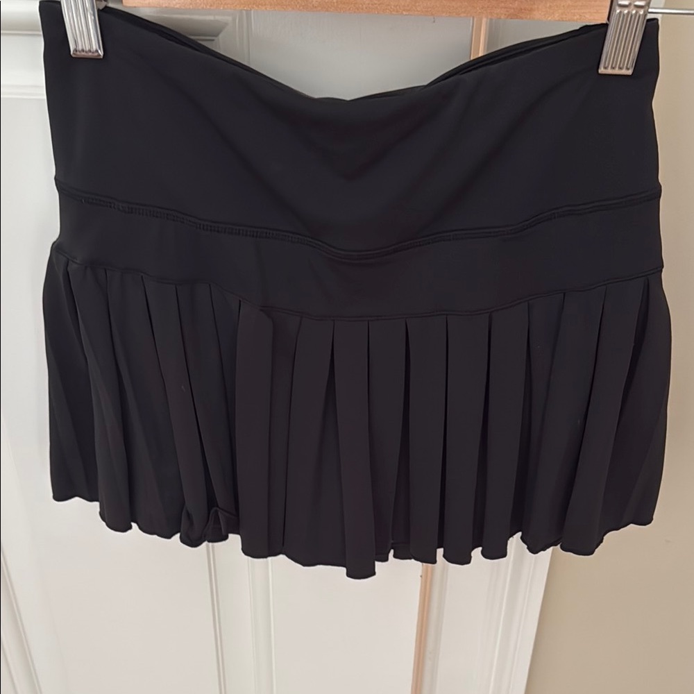 GOLDHINGE Black Pleated Skirt